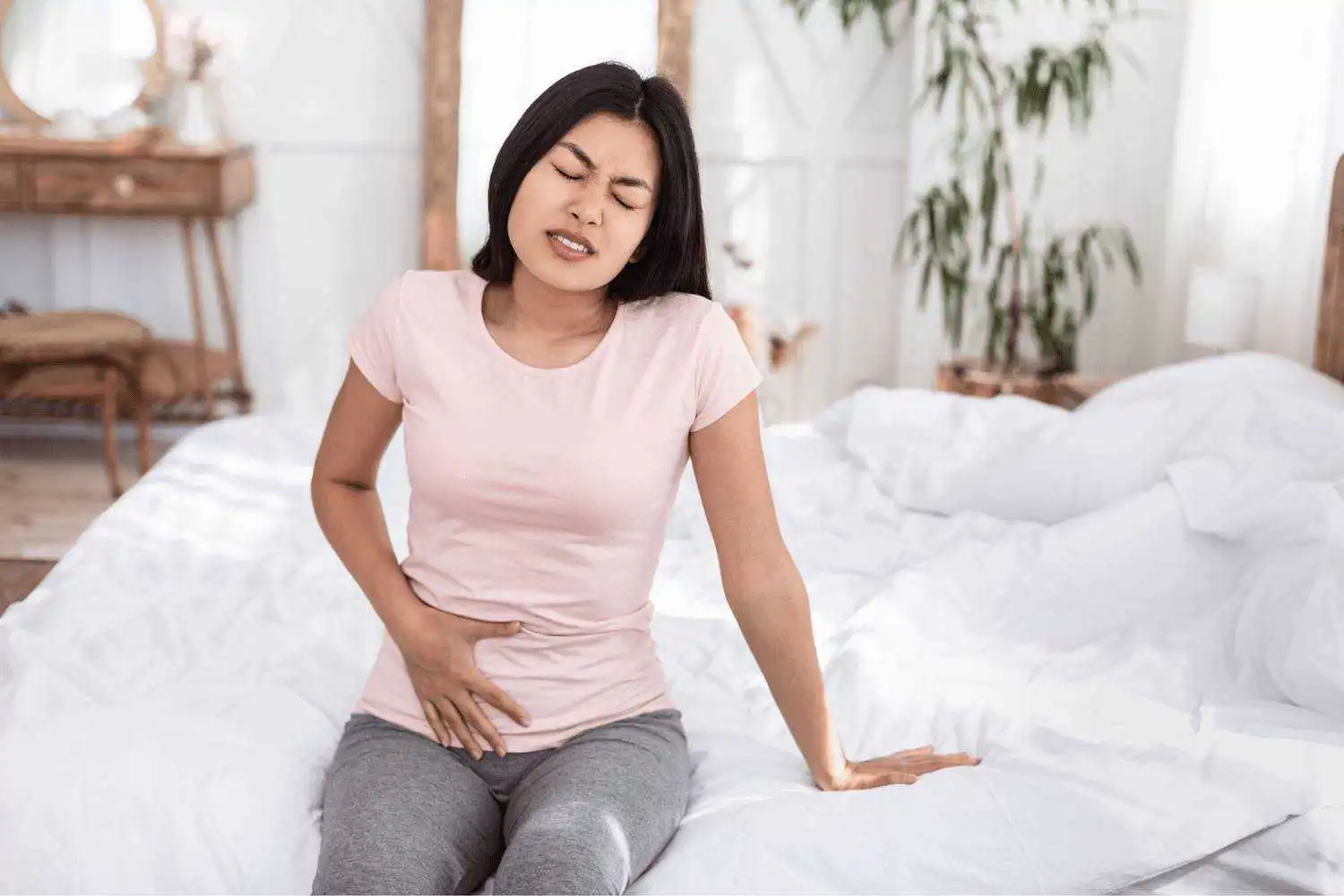 ¿Por qué la hinchazón abdominal puede ser recurrente?