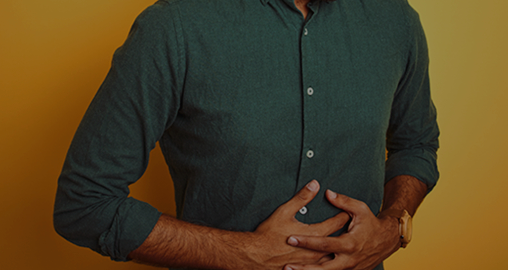 Hombre con síntoma de indigestión